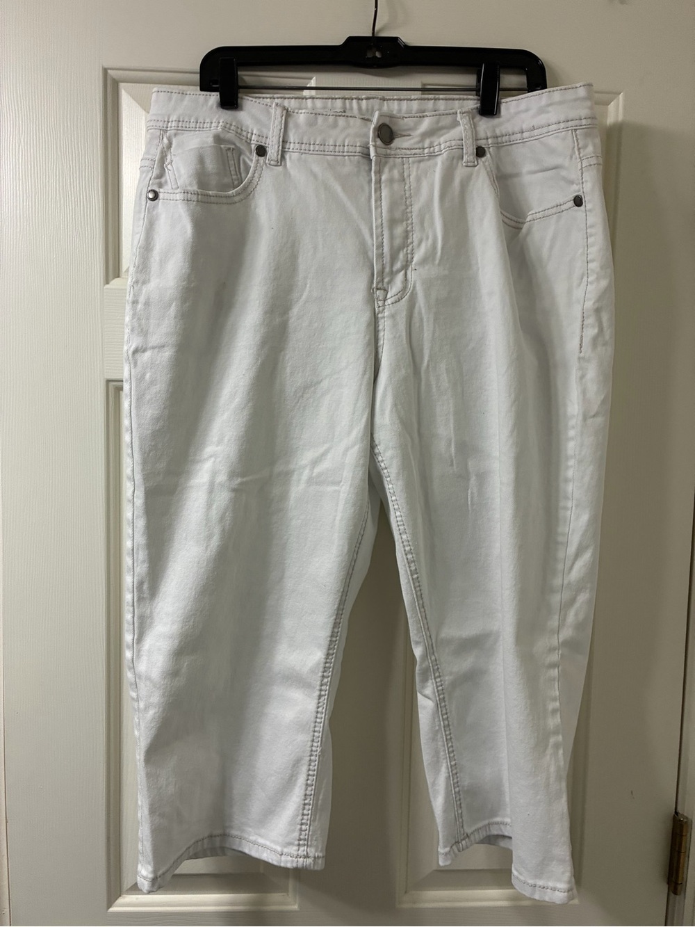 Women's White Cropped Straight Jeans